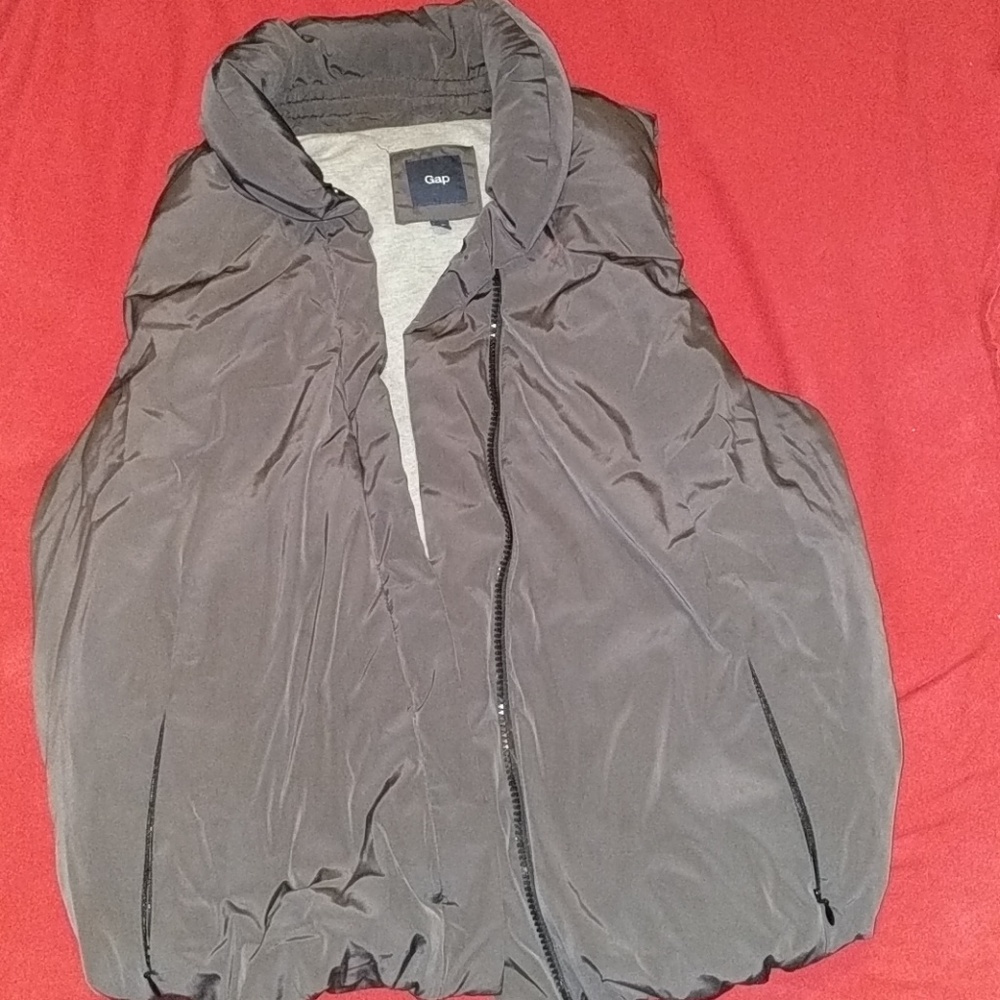 Gap puffer vest